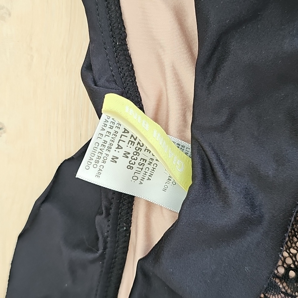 NWOT Gianni Bini Black and Pink Lace Bikini Set - Picture 3 of 4